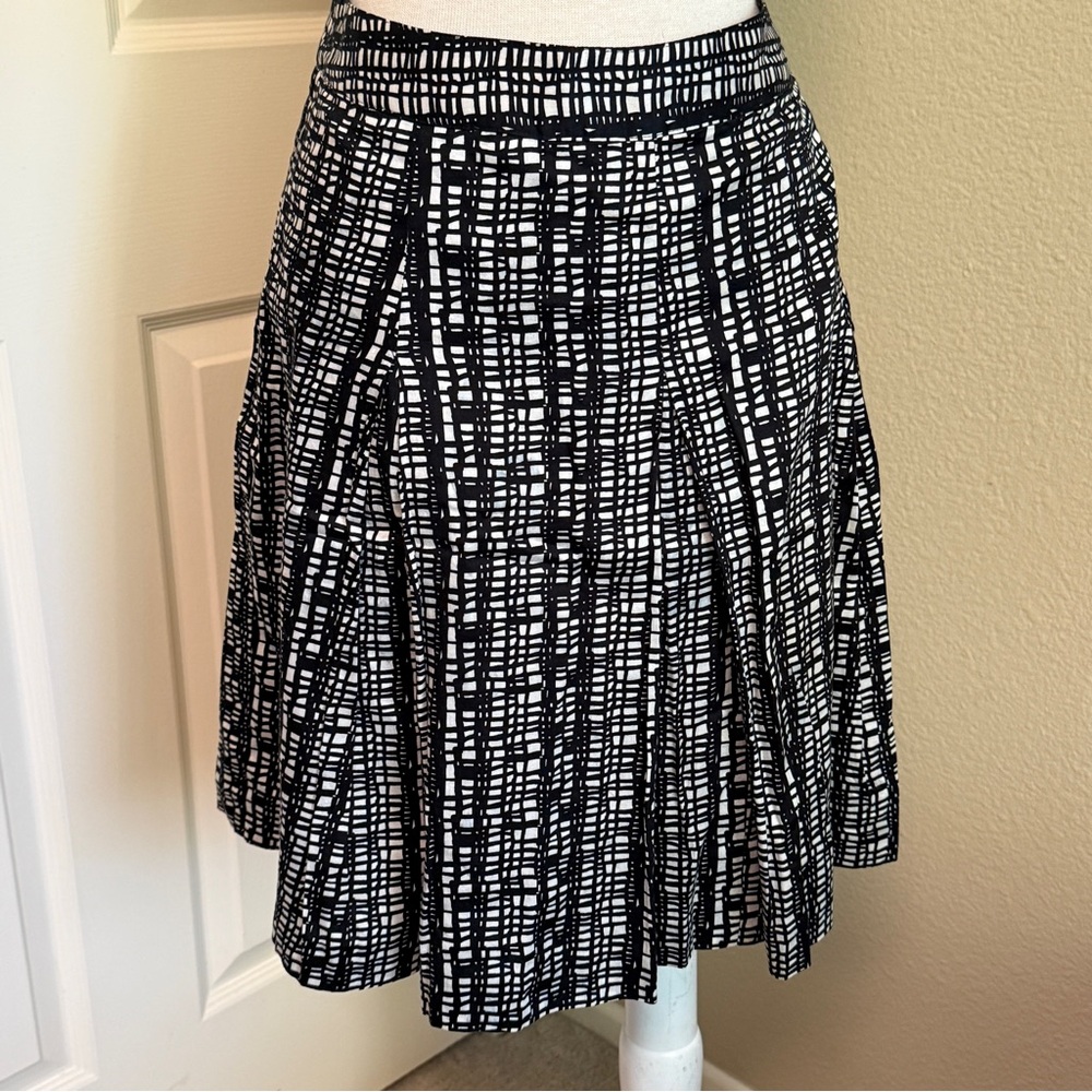 H&M Black and White checked A-line pleated skirt 10